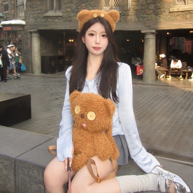 擦玻璃学校医务室小美的直播间封面