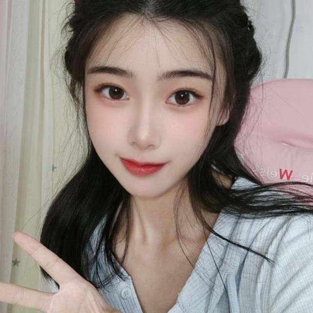 甜妹小王月🦋的直播间封面