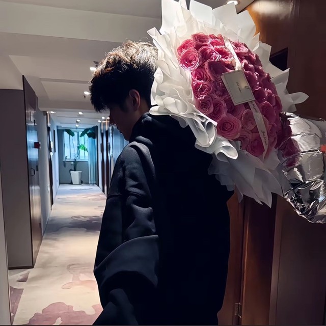 初恋的直播间封面