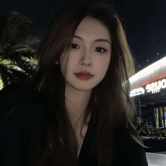 月🌙白的直播间封面