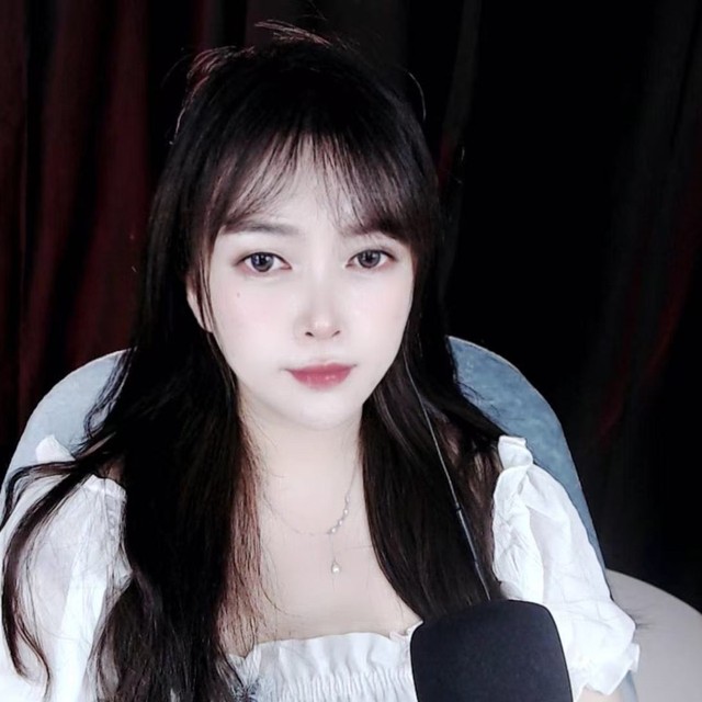 微醺草莓🍓的直播间封面