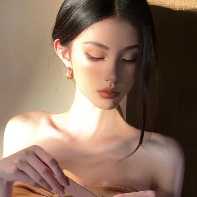💸美丽疯批的直播间封面